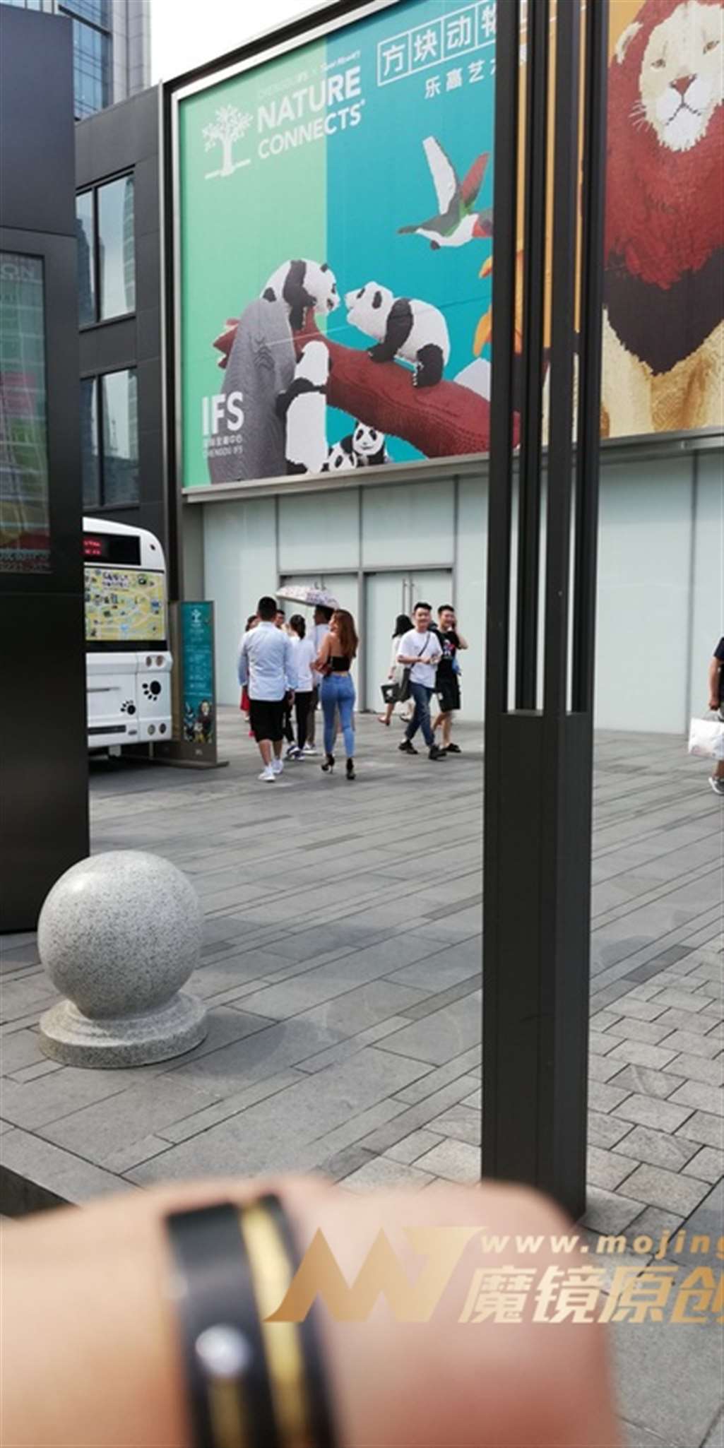 图片[3]-【视觉冲击赛帖】小蛮腰，紧致牛仔 美臀MM-街拍流行馆