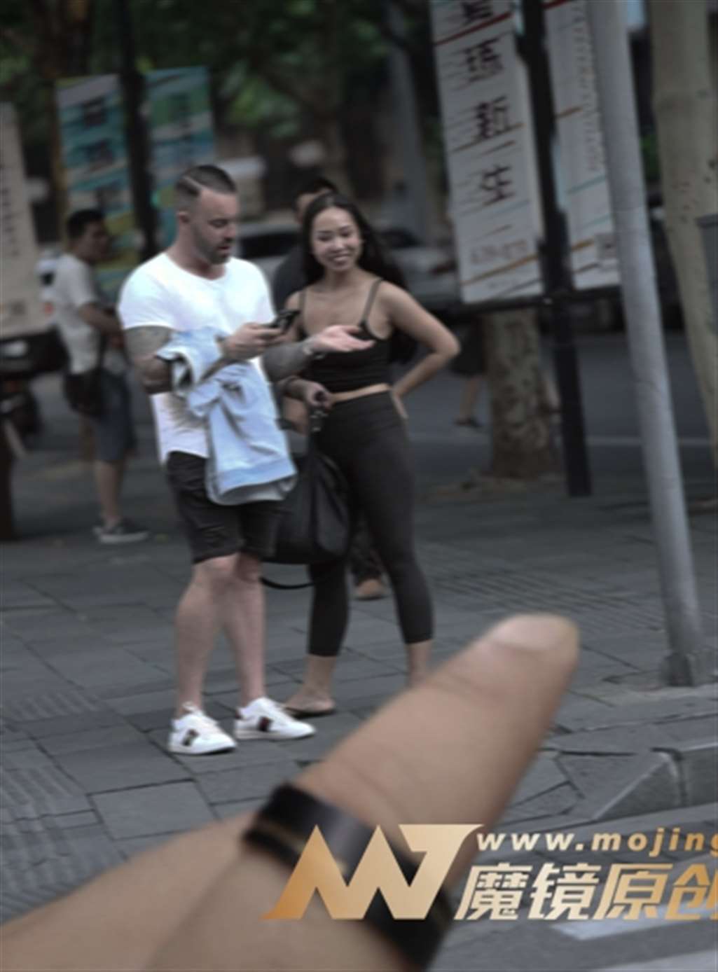 图片[3]-【咔喳赛贴】准备去健身-街拍流行馆