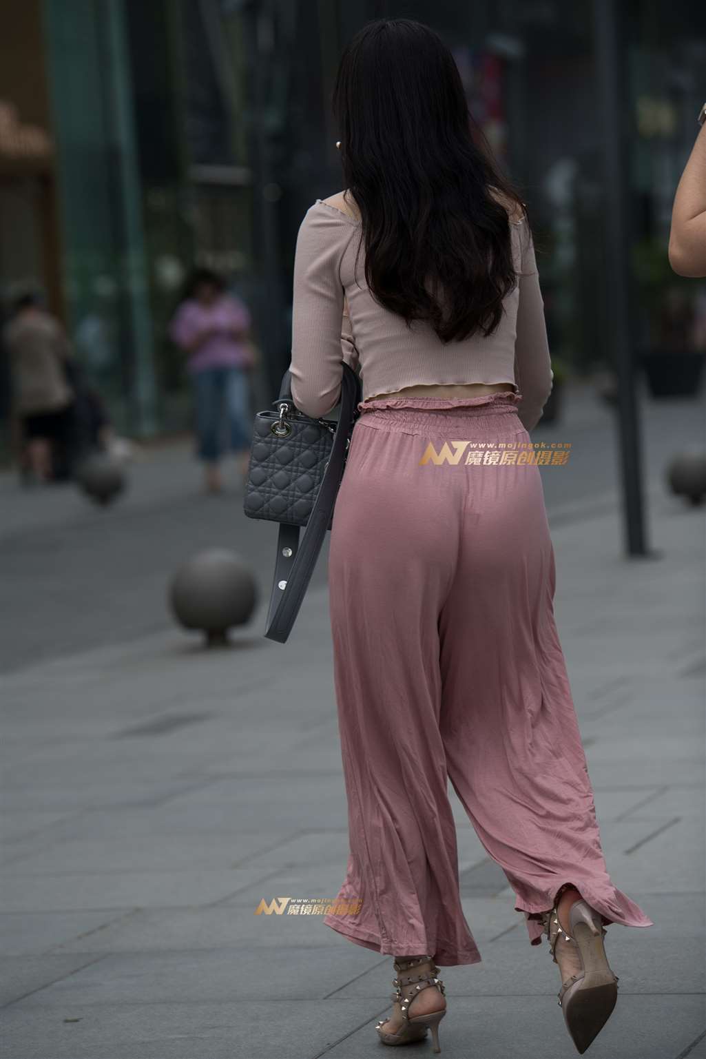 图片[4]-【一只傻麋鹿赛帖】丰满、圆润、性感橙色贴身紧身裤美女-街拍流行馆