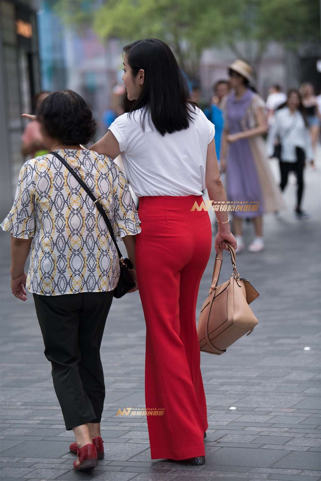 图片[2]-【一只傻麋鹿赛帖】淡雅韵味、红裤轻熟女-街拍流行馆