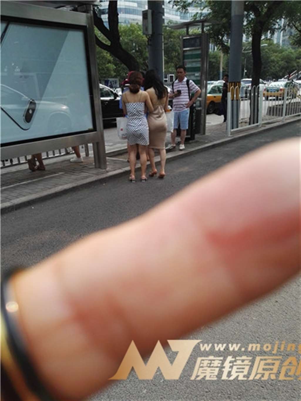 图片[3]-左手倒影赛帖：吊带紧抱裙，包裹出魅力好身材-街拍流行馆