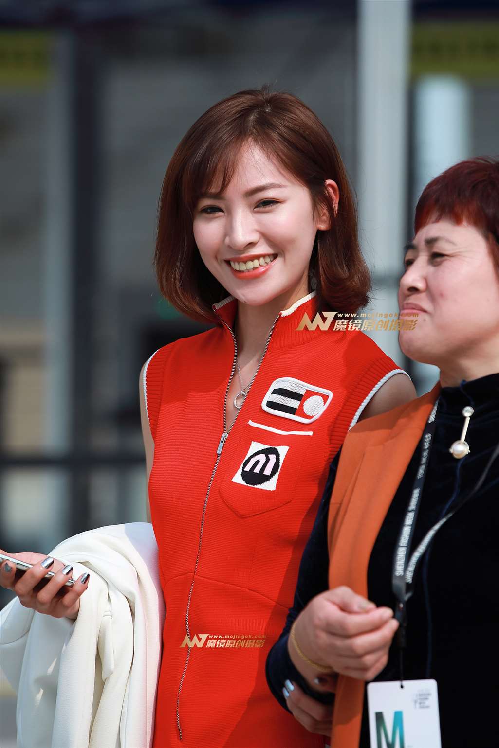 图片[1]-连衣短裤，长靴，可爱女孩-街拍流行馆