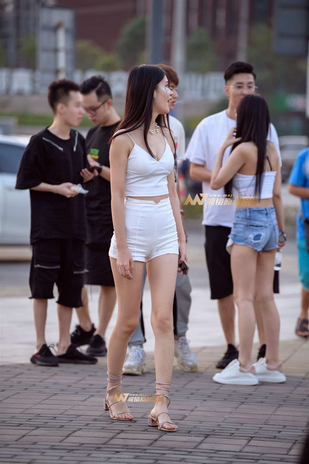 图片[4]-【久久赛帖】白色吊带短裤清纯妹子-街拍流行馆