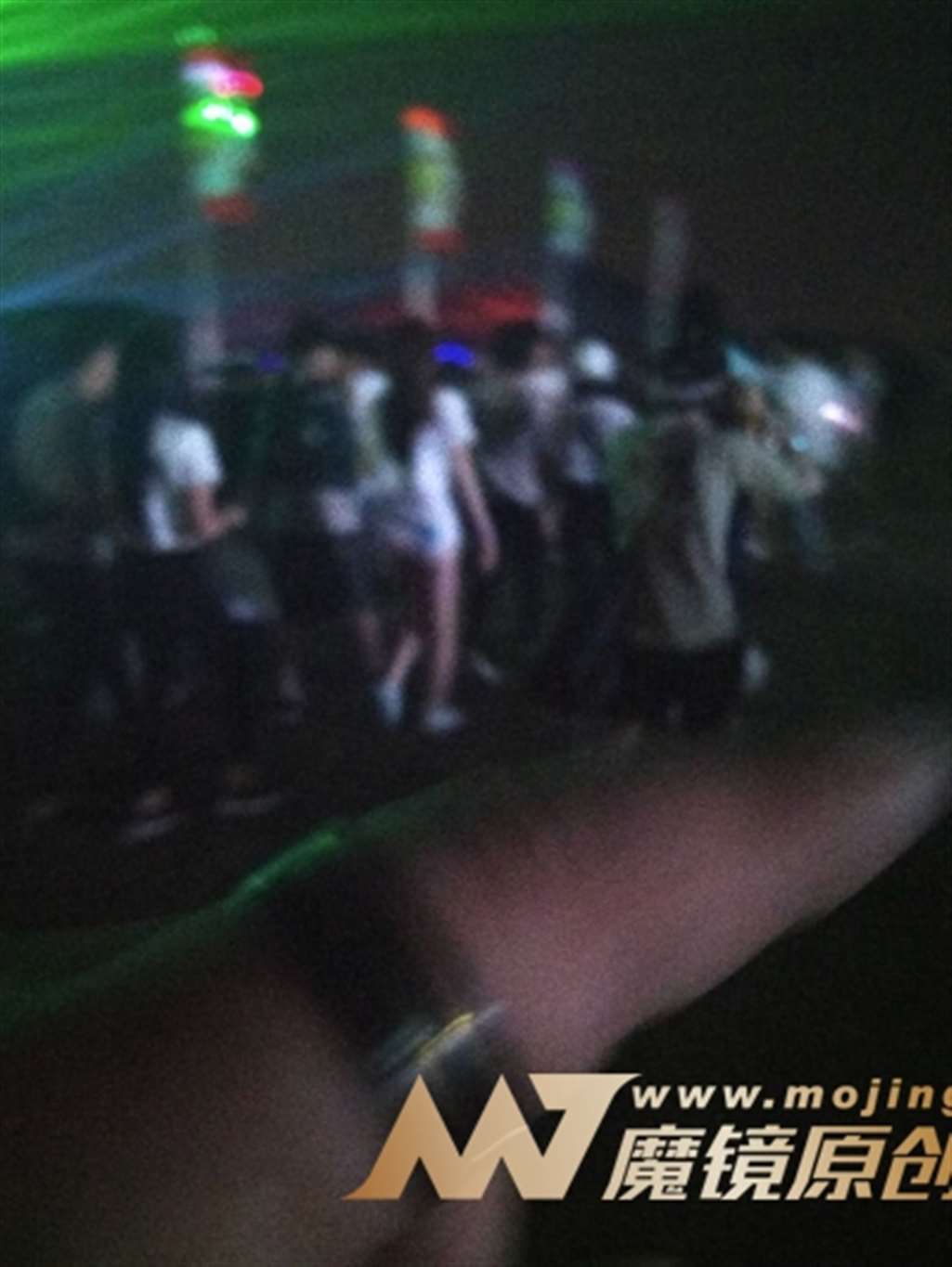 图片[3]-【咔喳赛贴】白色热裤-街拍流行馆