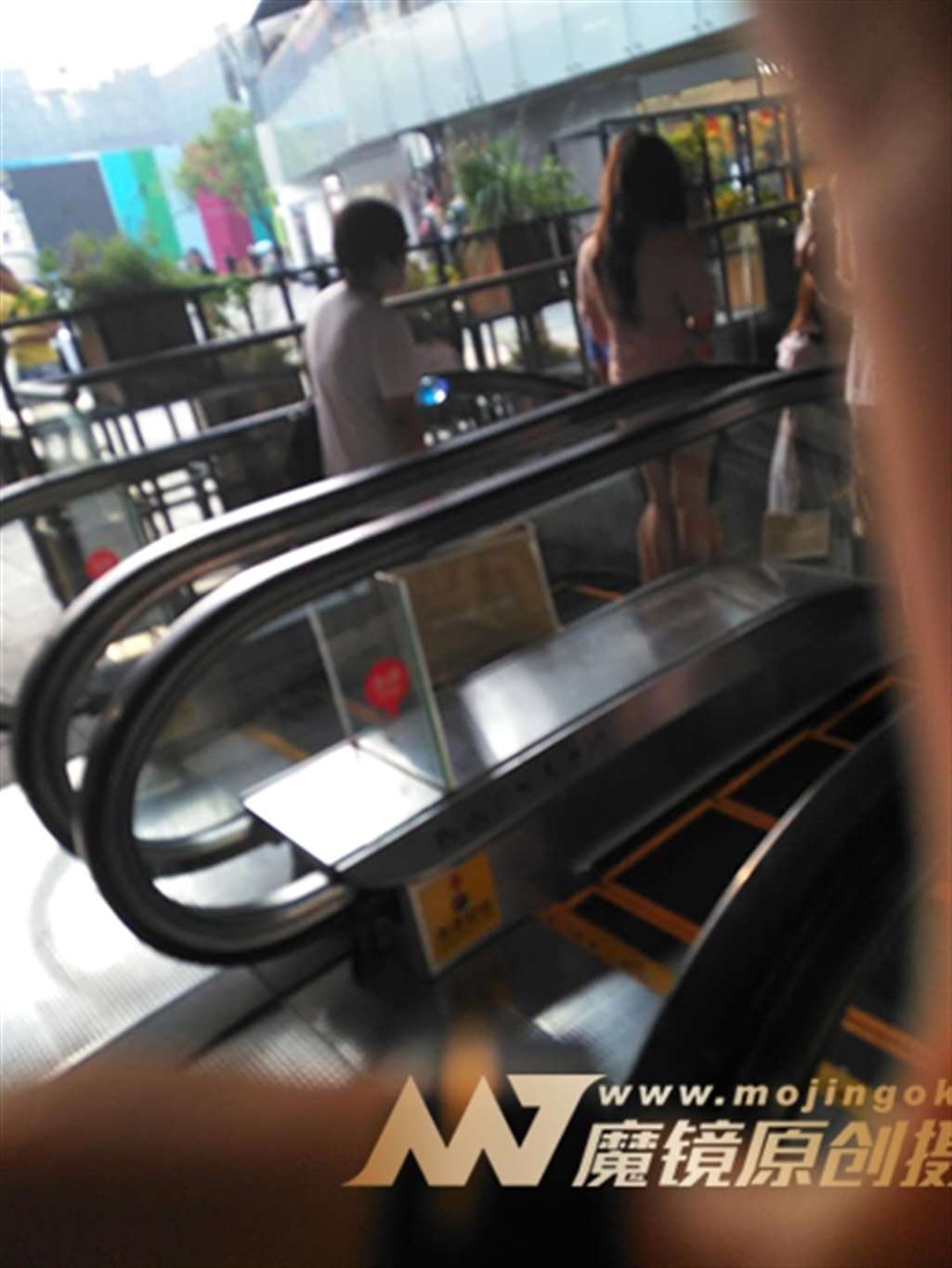图片[3]-【街拍之魂赛帖】B110、笑起来很迷人的可爱少妇-街拍流行馆