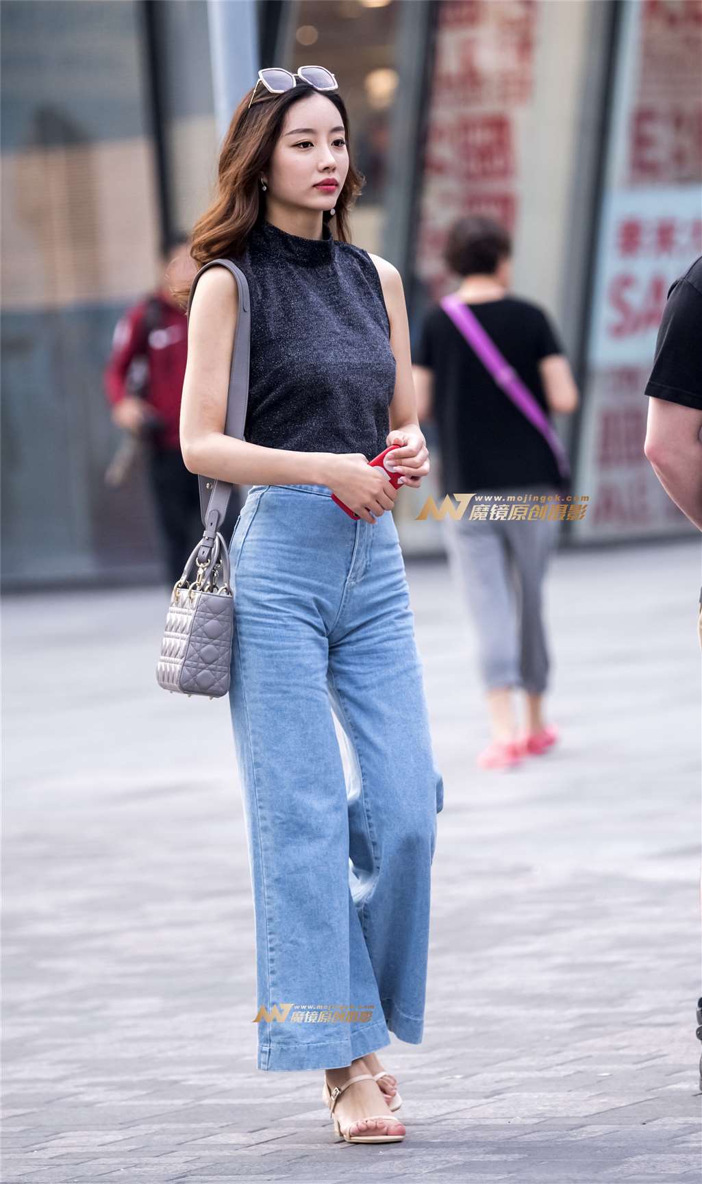 图片[4]-左手倒影赛帖：拥有小蛮腰的性感美女-街拍流行馆