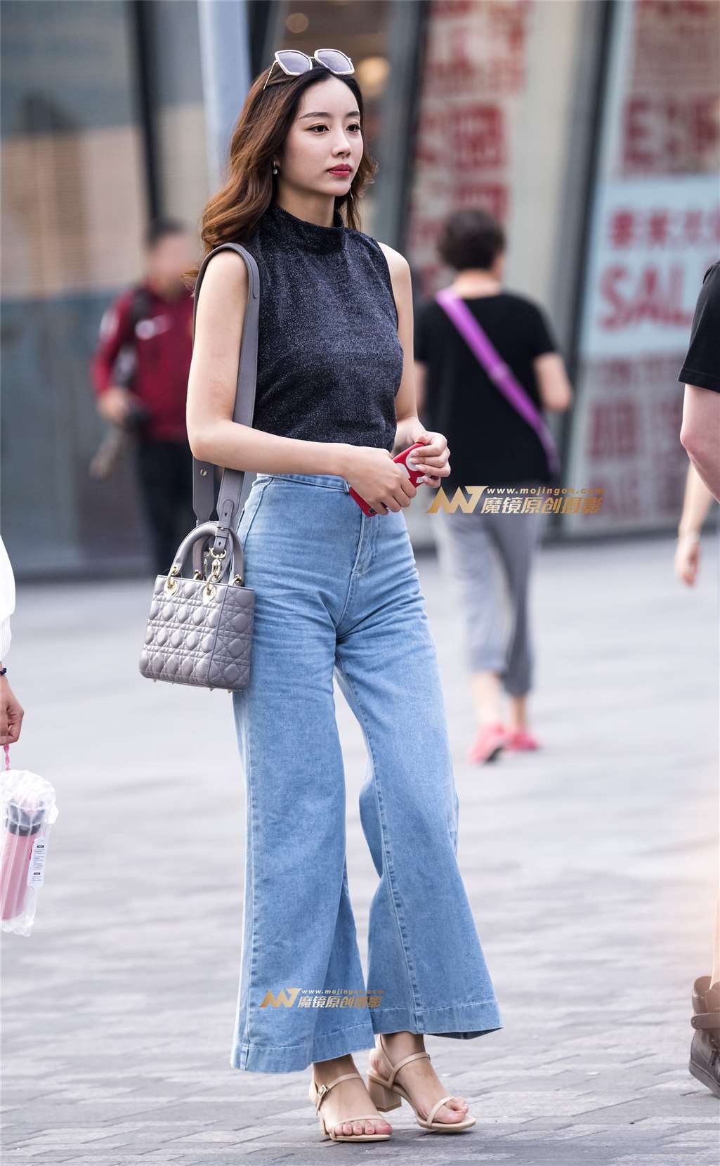 图片[5]-左手倒影赛帖：拥有小蛮腰的性感美女-街拍流行馆