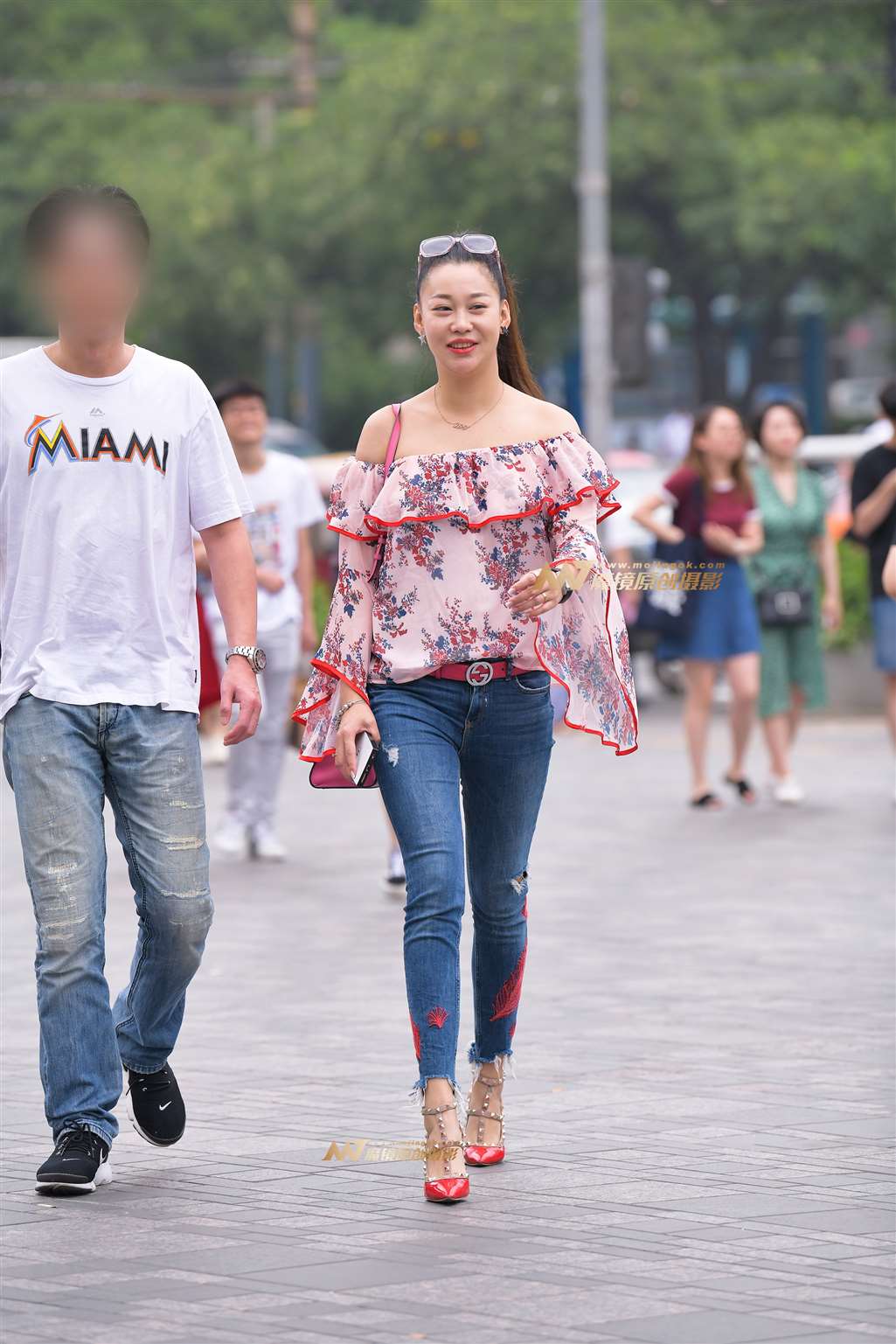 图片[5]-【街拍之魂赛帖】醒目的红色高跟牛仔少妇-街拍流行馆