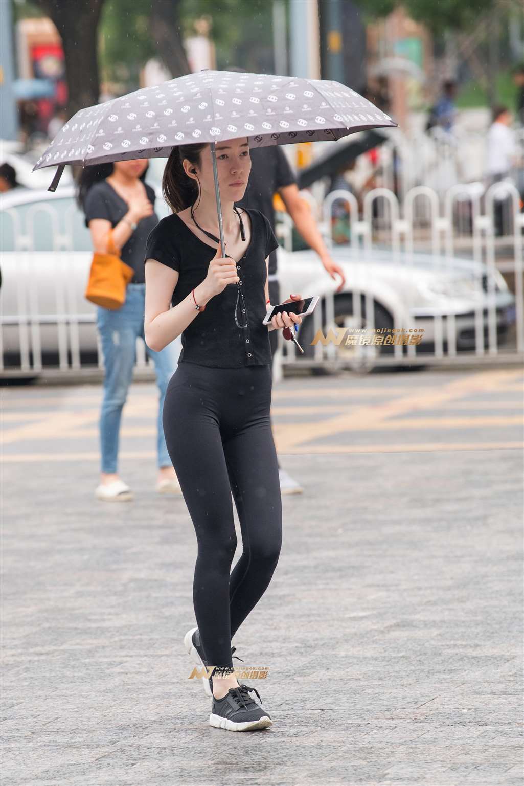 图片[5]-【一只傻麋鹿赛帖】雨中曲线-街拍流行馆