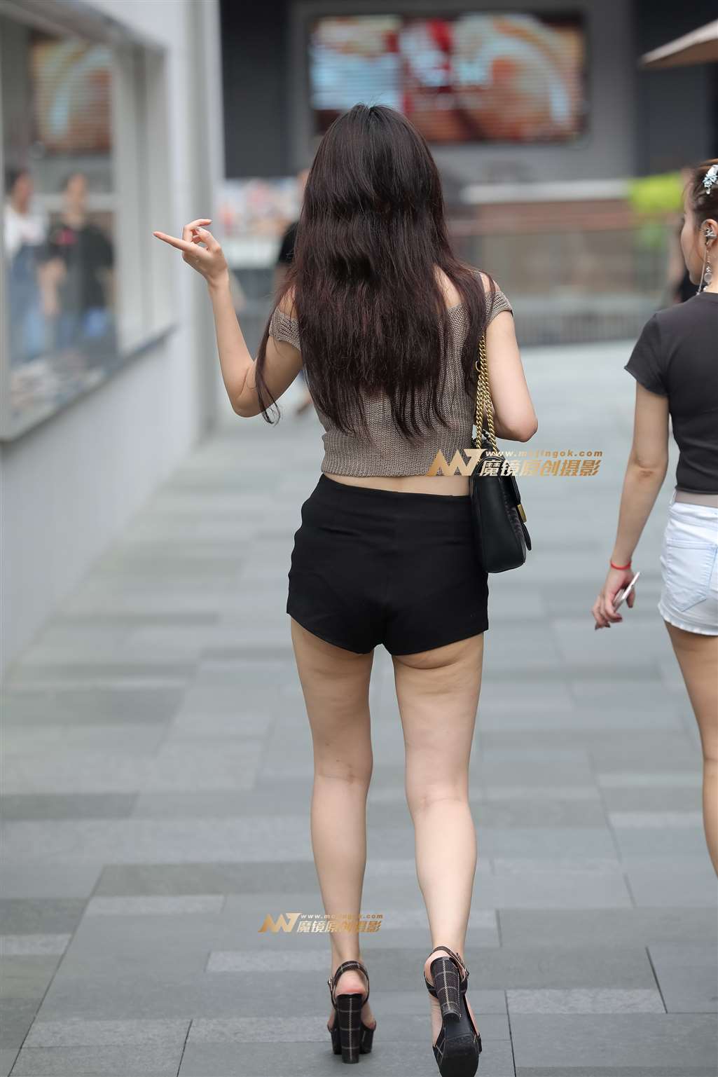图片[2]-【凯恩赛帖】靓丽月牙女孩-街拍流行馆