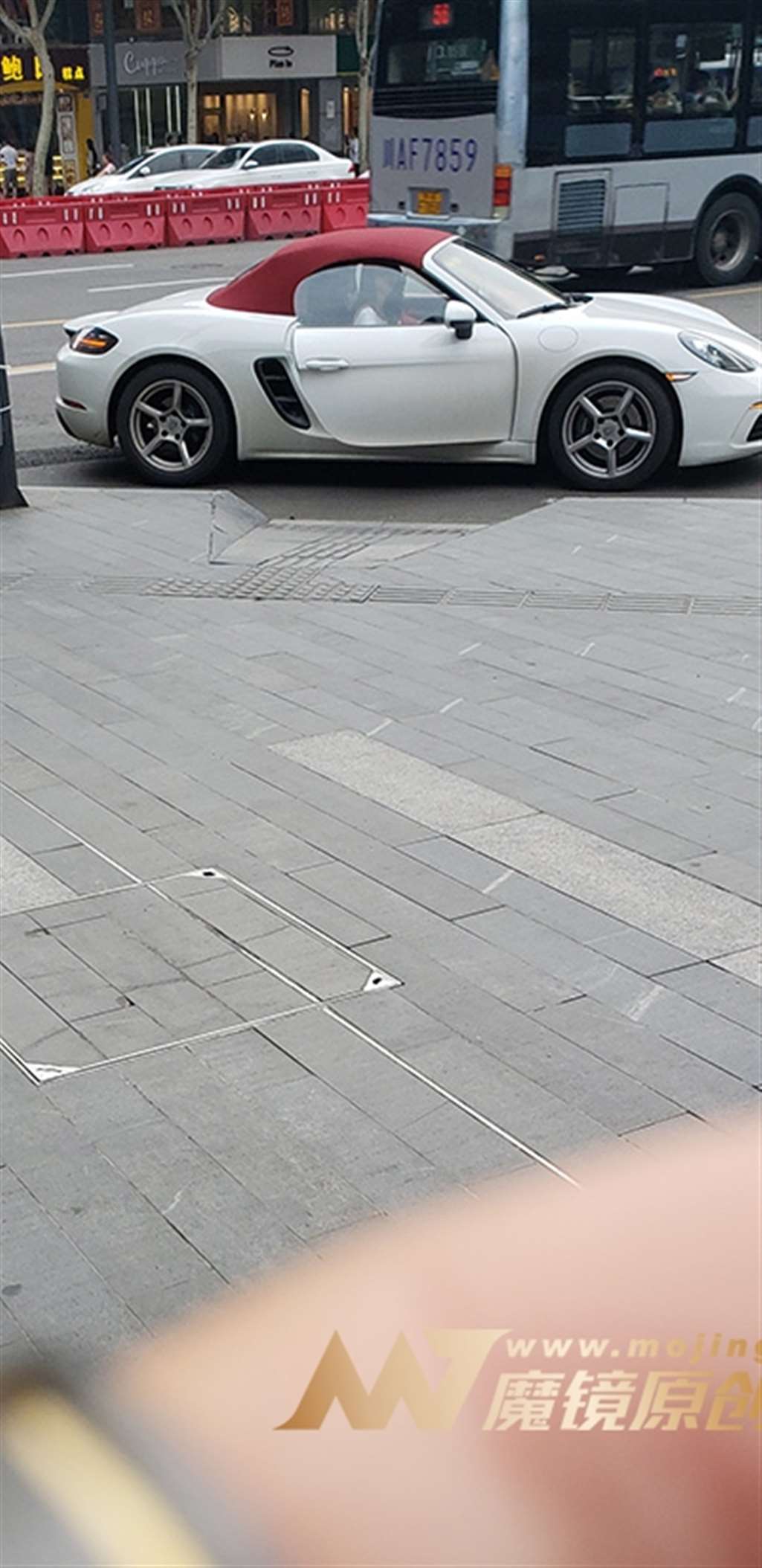 图片[3]-【凯恩赛帖】气质美女 落落大方 充满女人味!-街拍流行馆
