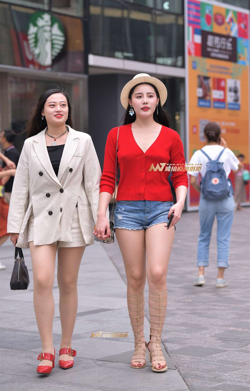 图片[1]-【街拍之魂赛帖】红衣靓丽少妇-街拍流行馆