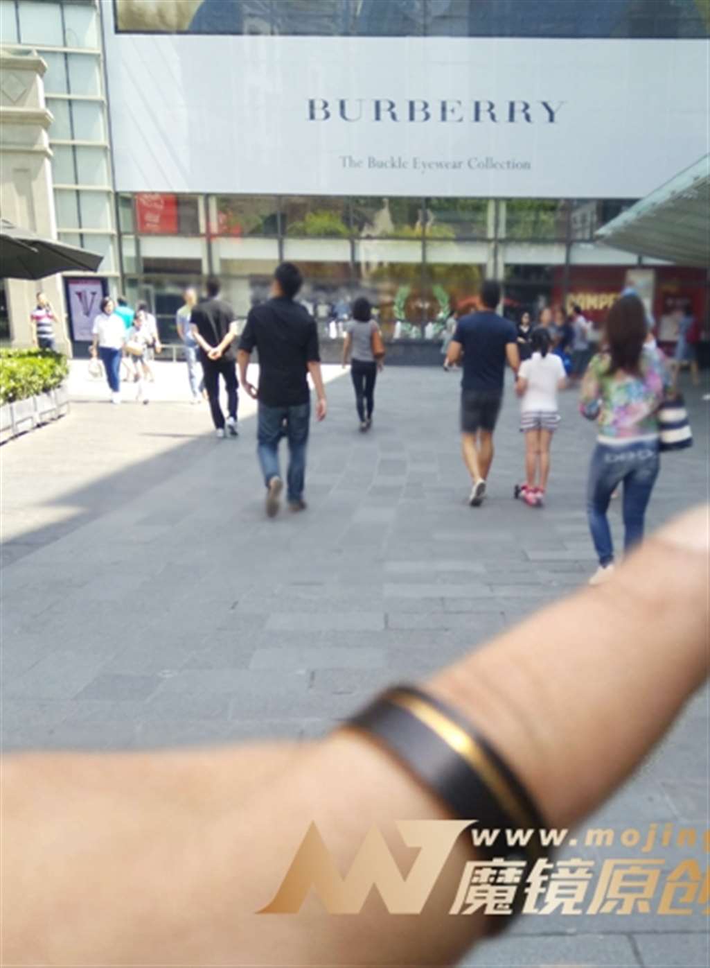 图片[3]-【咔喳赛贴】逛街的紧身裤-街拍流行馆