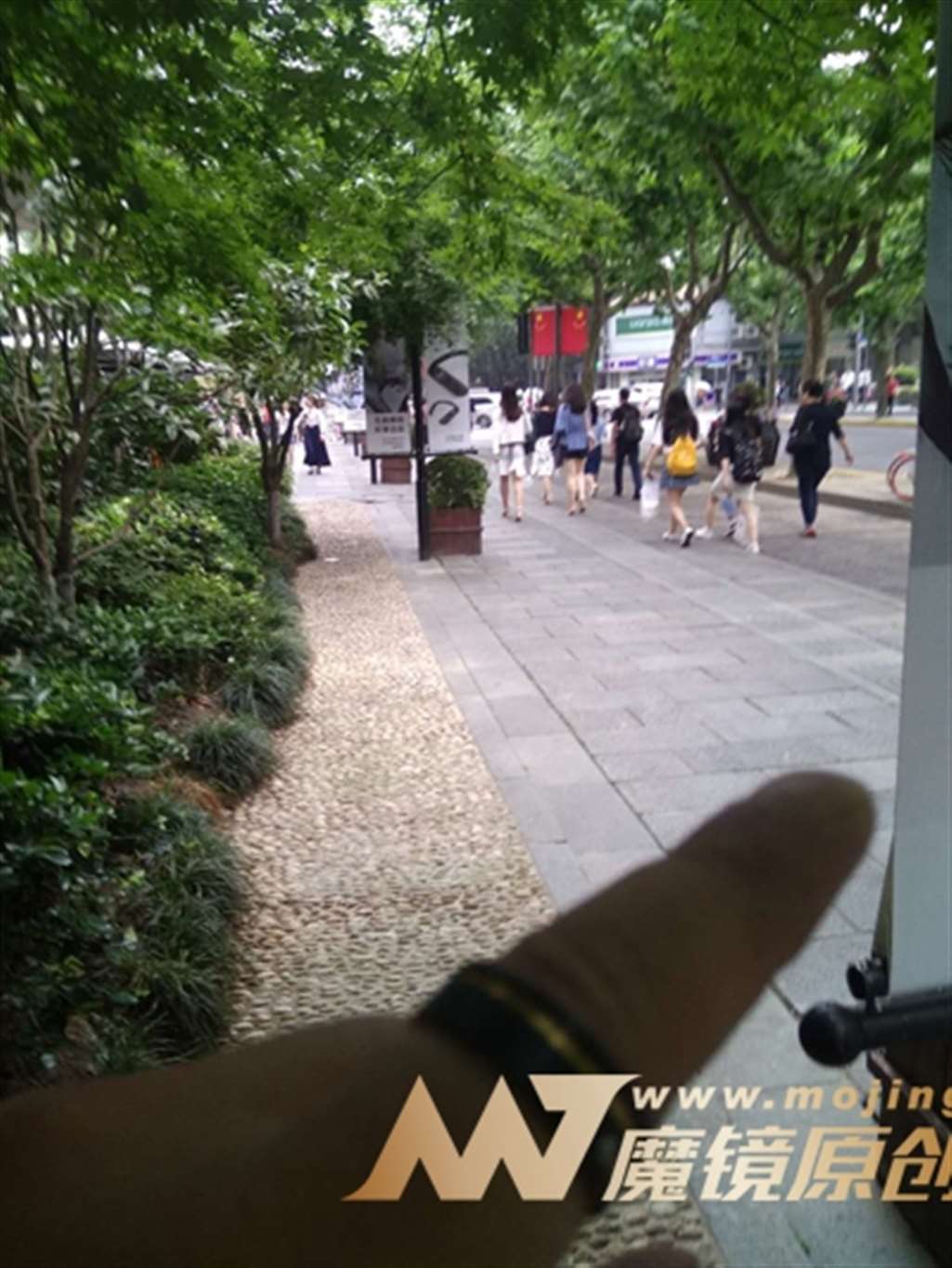图片[3]-【咔喳赛贴】白色短裙-街拍流行馆