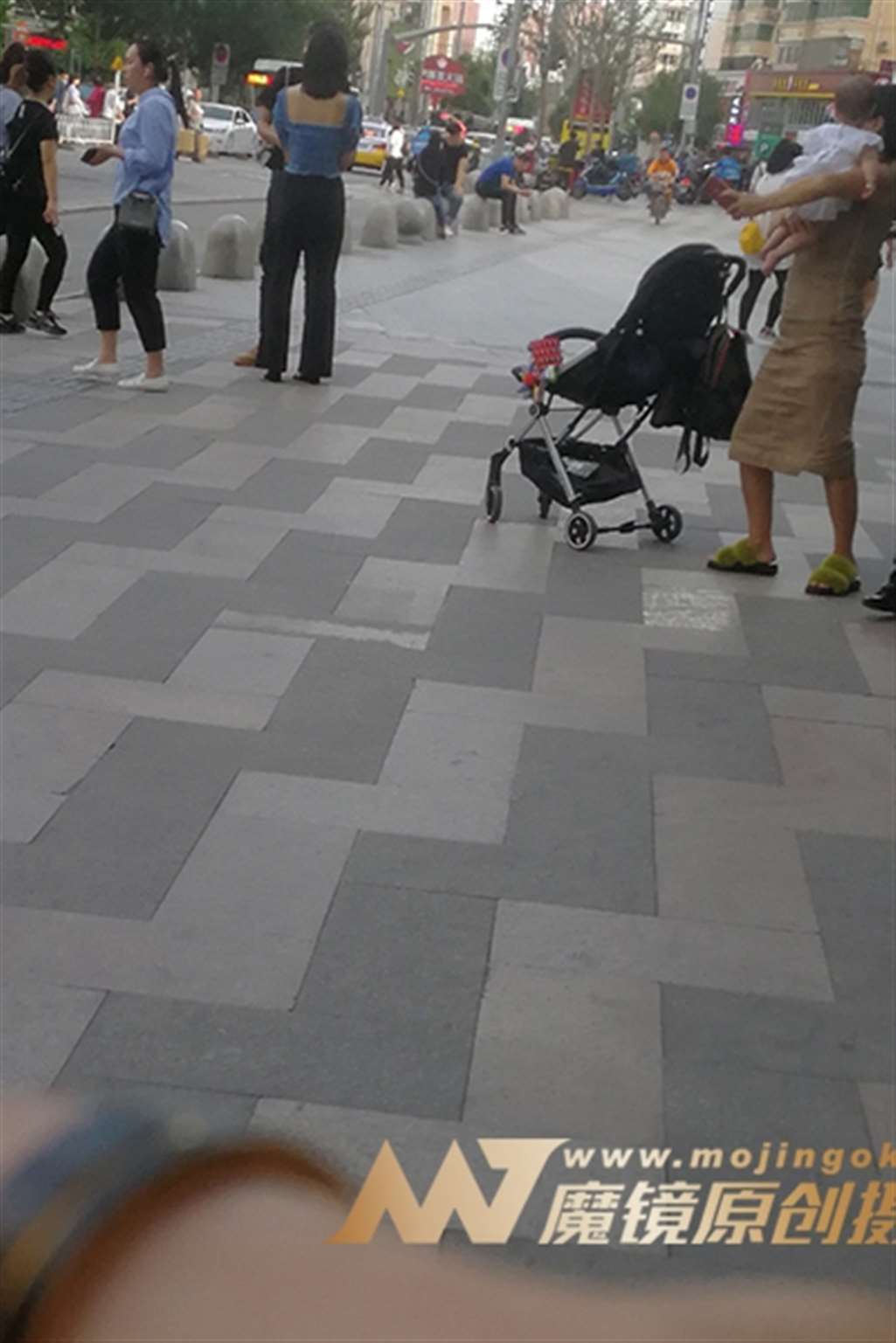 图片[4]-【小默赛帖】第1156篇无敌身材，一抹肩-街拍流行馆