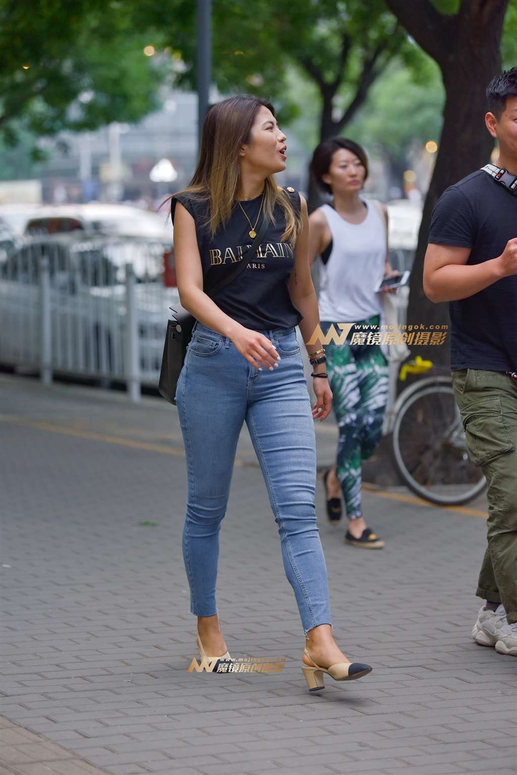 图片[4]-【赛德克赛帖】夜幕下的紧身仔裤女-街拍流行馆