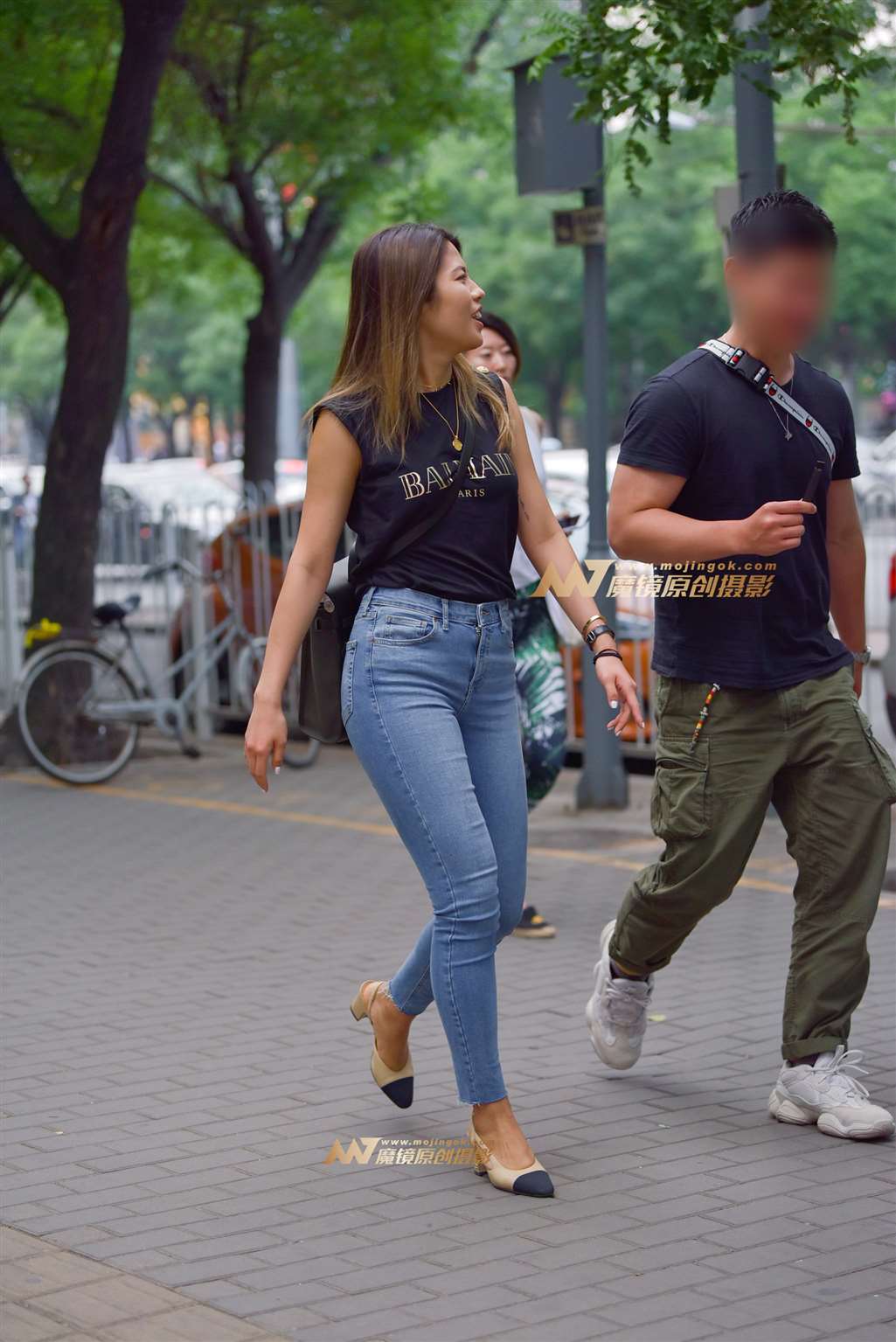 图片[2]-【赛德克赛帖】夜幕下的紧身仔裤女-街拍流行馆