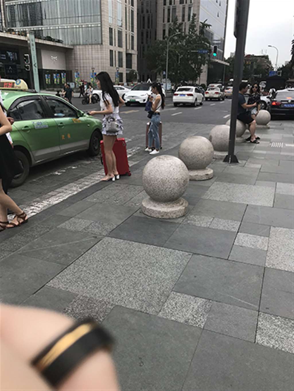 图片[3]-【辉辉赛贴】波点短裙白皙美腿小姐姐-街拍流行馆