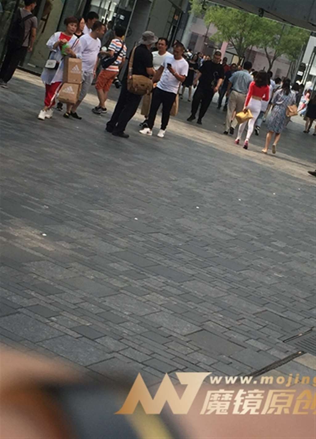 图片[3]-【红石赛帖】白色瑜伽裤性感美女-街拍流行馆