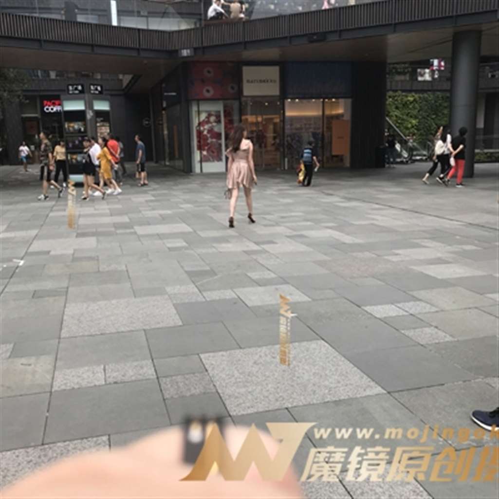 图片[3]-【辉辉赛贴】香槟金色裙子美腿少妇-街拍流行馆