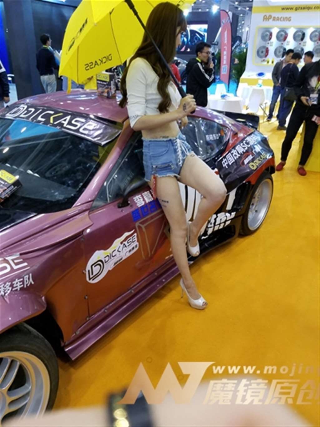 图片[3]-【番茄酱赛帖】超短热裤的大长腿美模-街拍流行馆