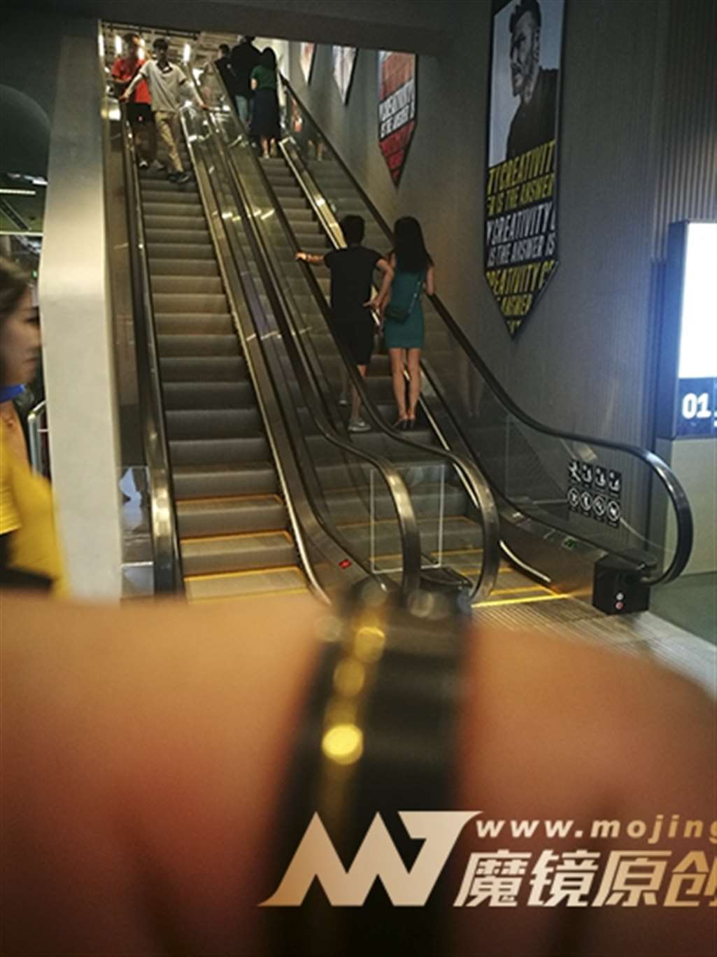 图片[2]-【赛德克赛帖】性感长腿包臀裙女郎-街拍流行馆