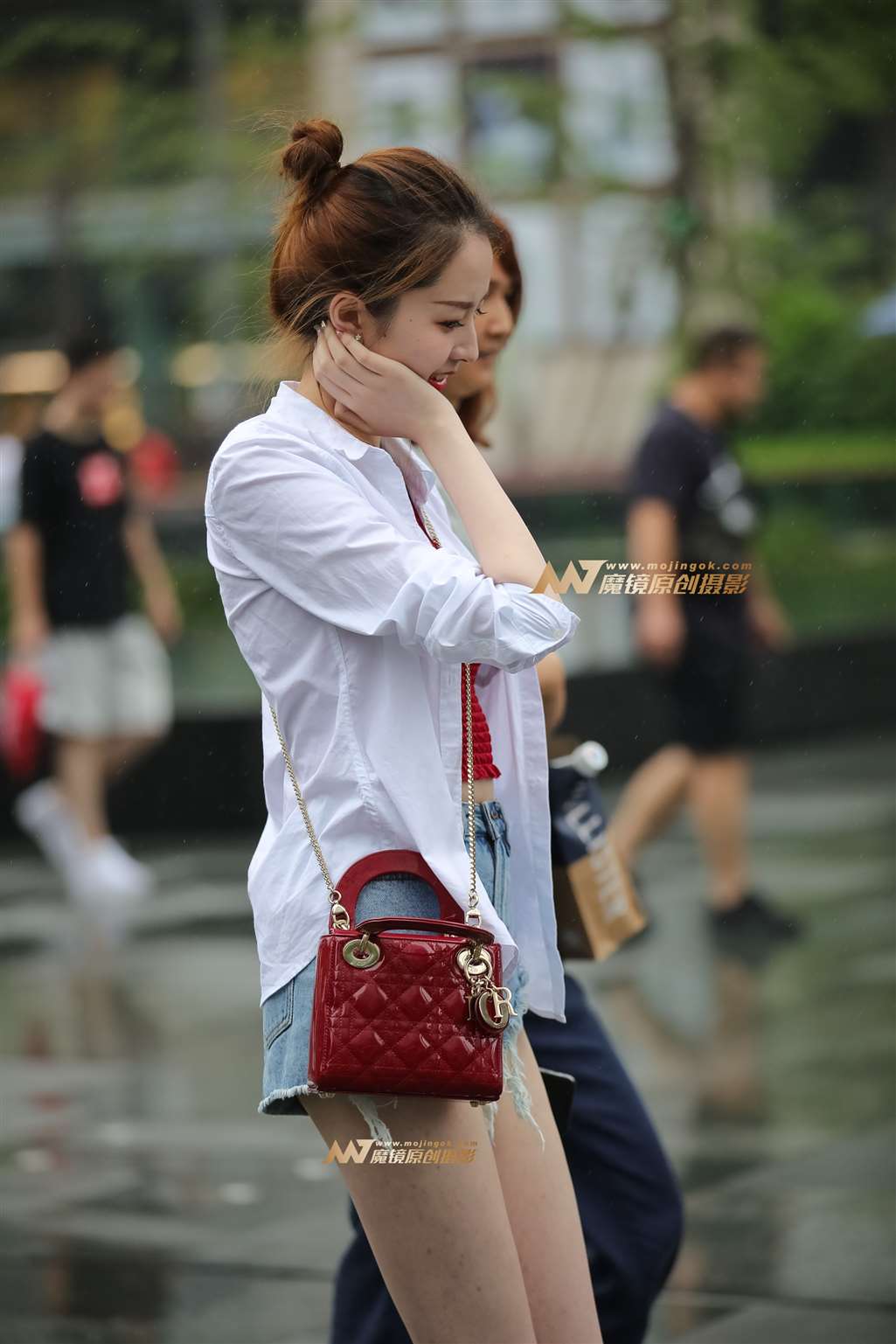 图片[2]-【凯恩赛帖】气质美女 一双白白长腿让女人羡慕-街拍流行馆