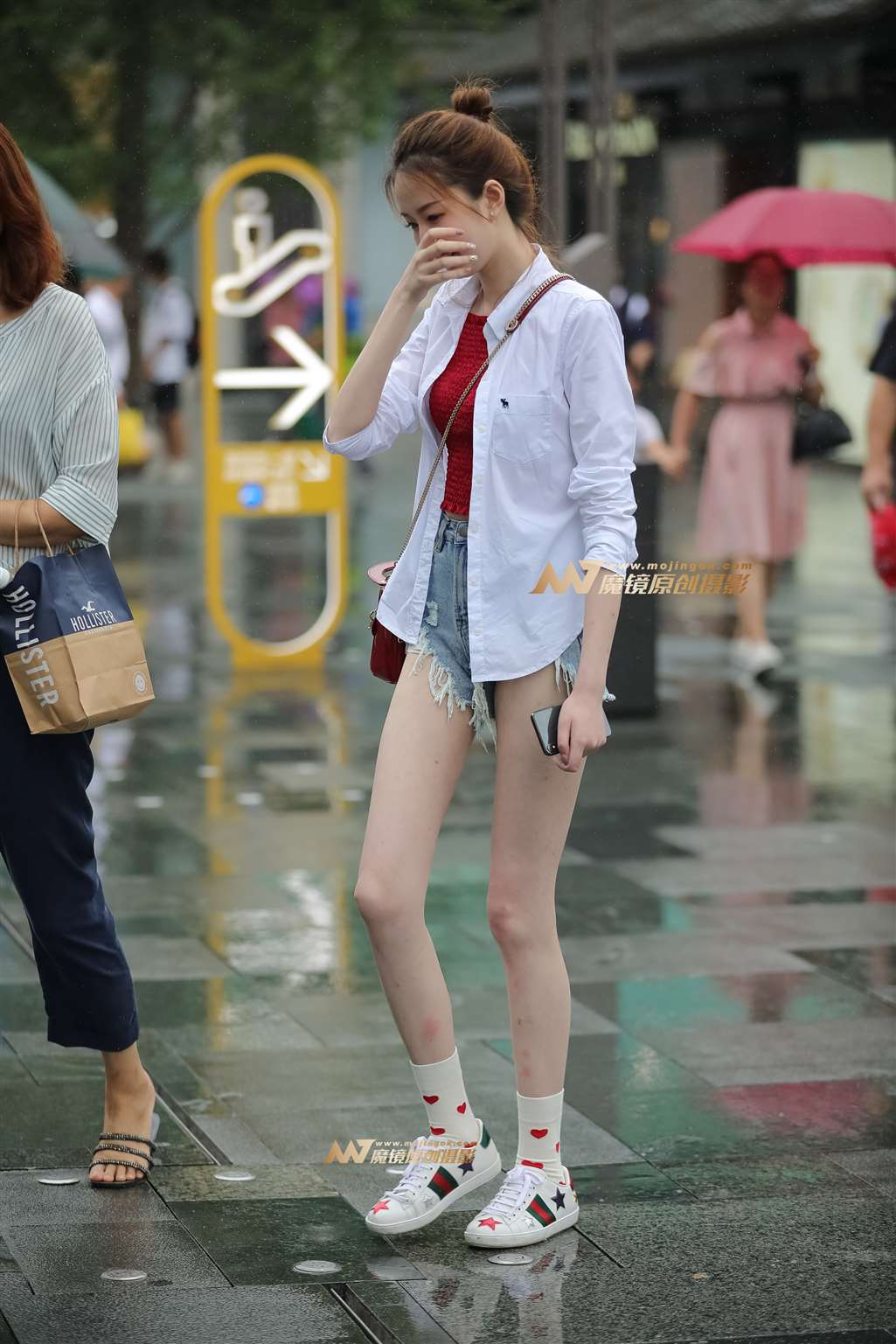 图片[5]-【凯恩赛帖】气质美女 一双白白长腿让女人羡慕-街拍流行馆