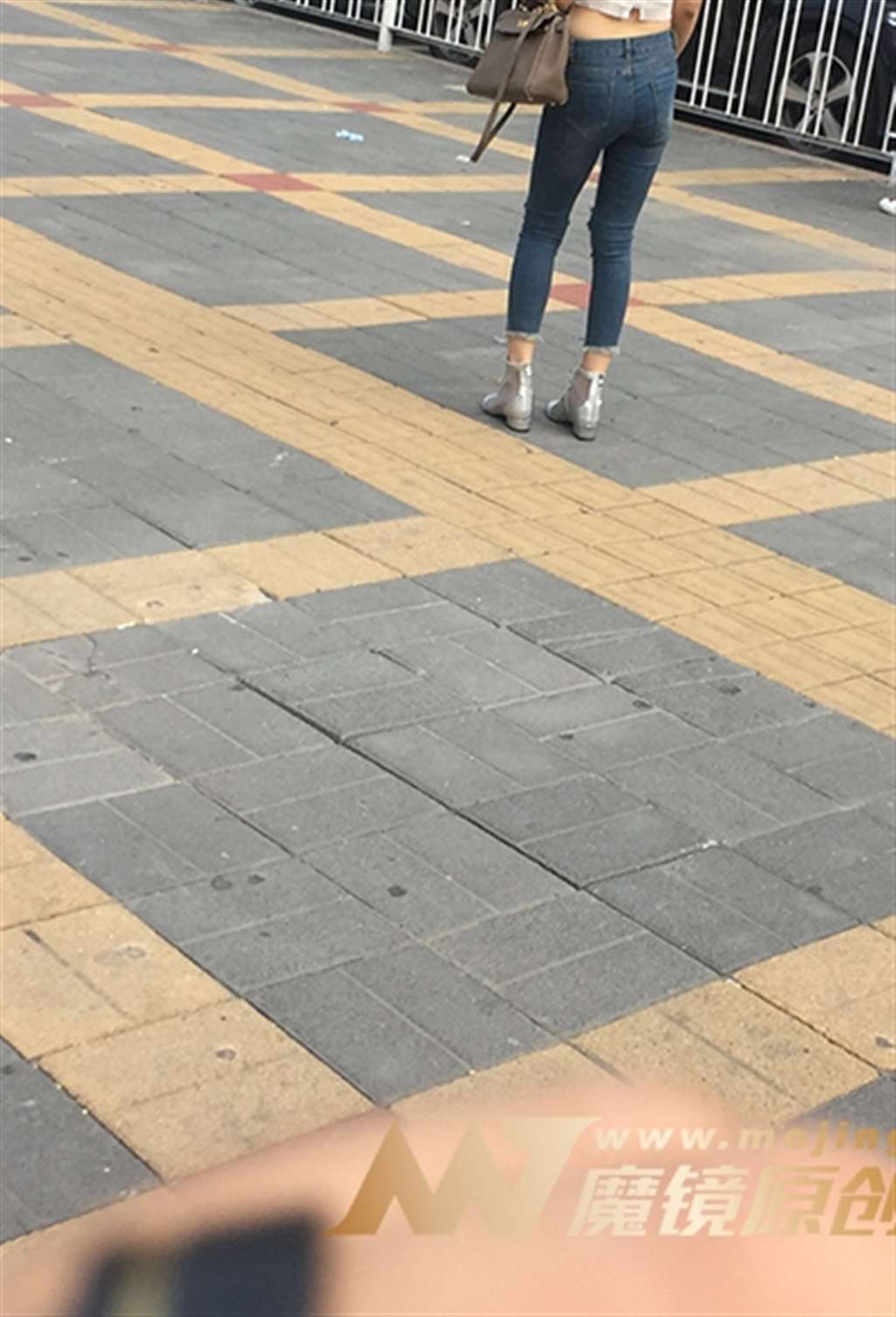 图片[3]-【红石赛帖】牛仔裤时尚性感美女-街拍流行馆