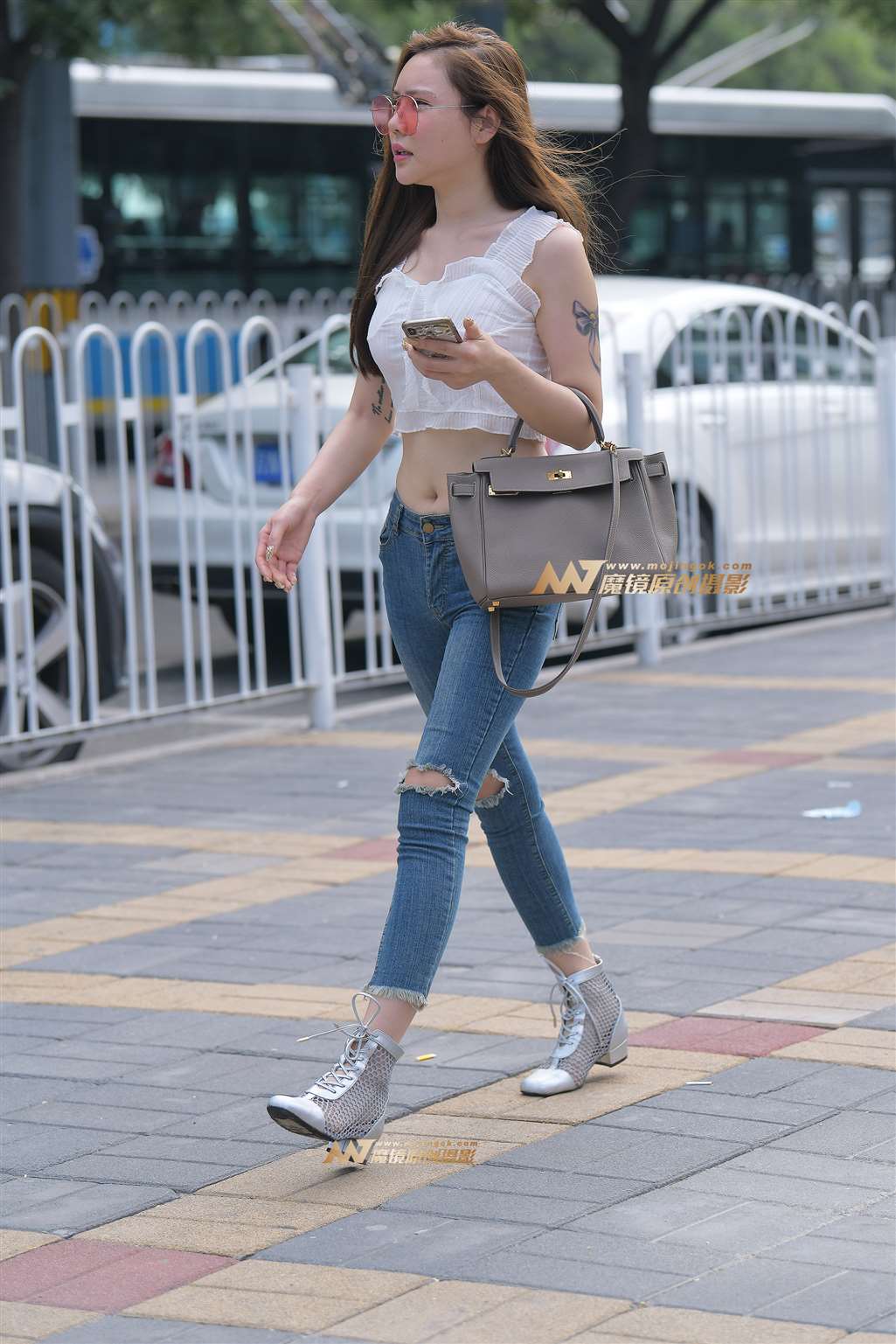 图片[1]-【红石赛帖】牛仔裤时尚性感美女-街拍流行馆