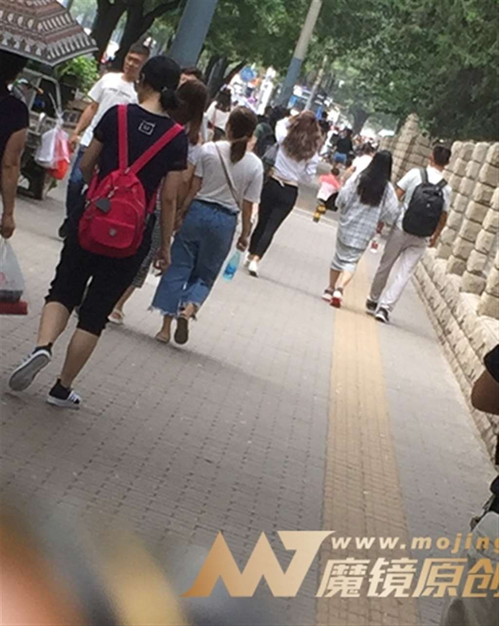 图片[3]-【红石赛帖】黑色紧身裤美女-街拍流行馆