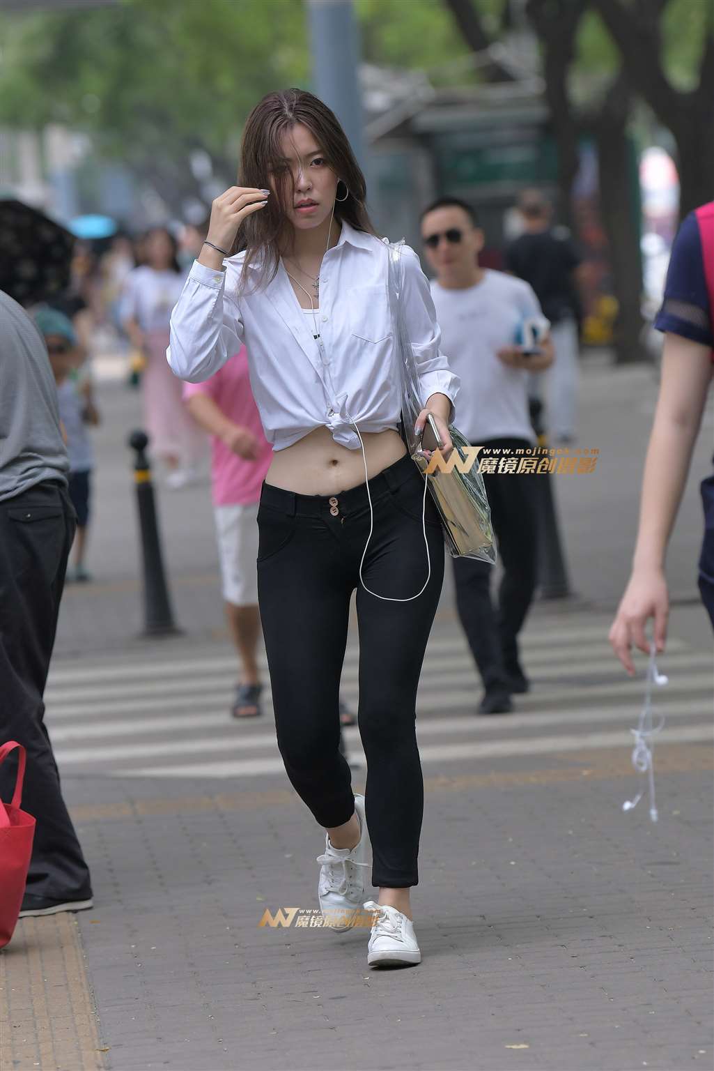 图片[5]-【红石赛帖】黑色紧身裤美女-街拍流行馆