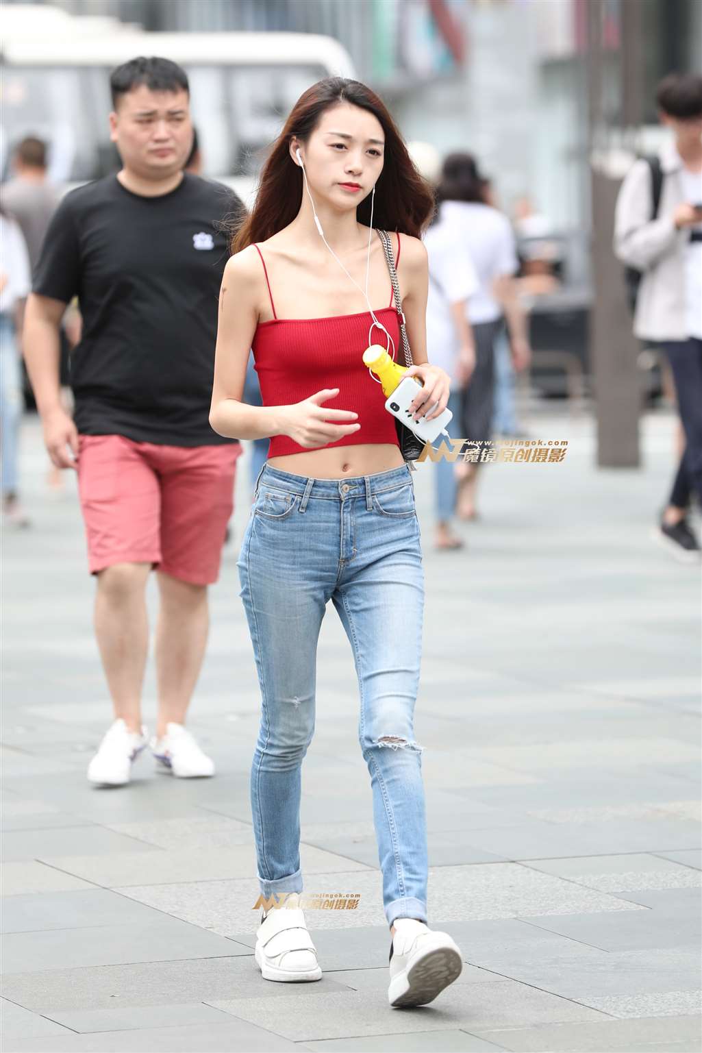 图片[4]-【辉辉赛贴】红色背心漂亮小姐姐-街拍流行馆