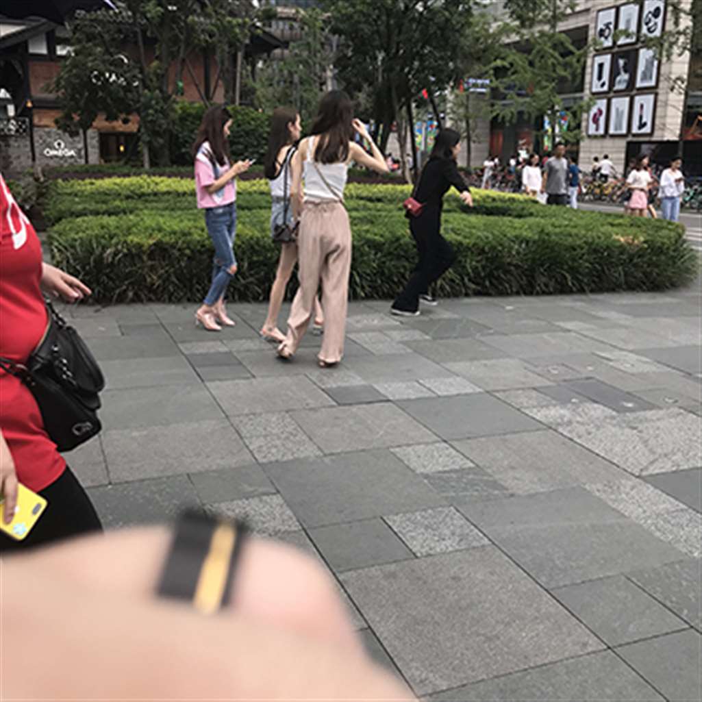 图片[3]-【辉辉赛贴】超极品白皙美腿好像杨幂的小姐姐-街拍流行馆