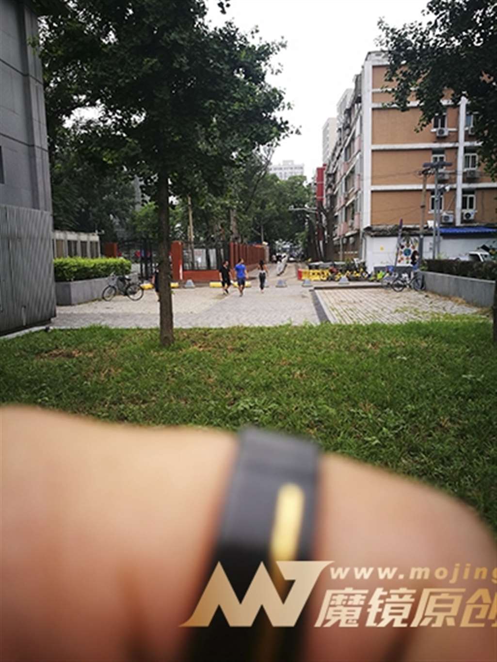 图片[2]-【赛德克赛帖】中腰紧身瑜珈裤小妹-街拍流行馆