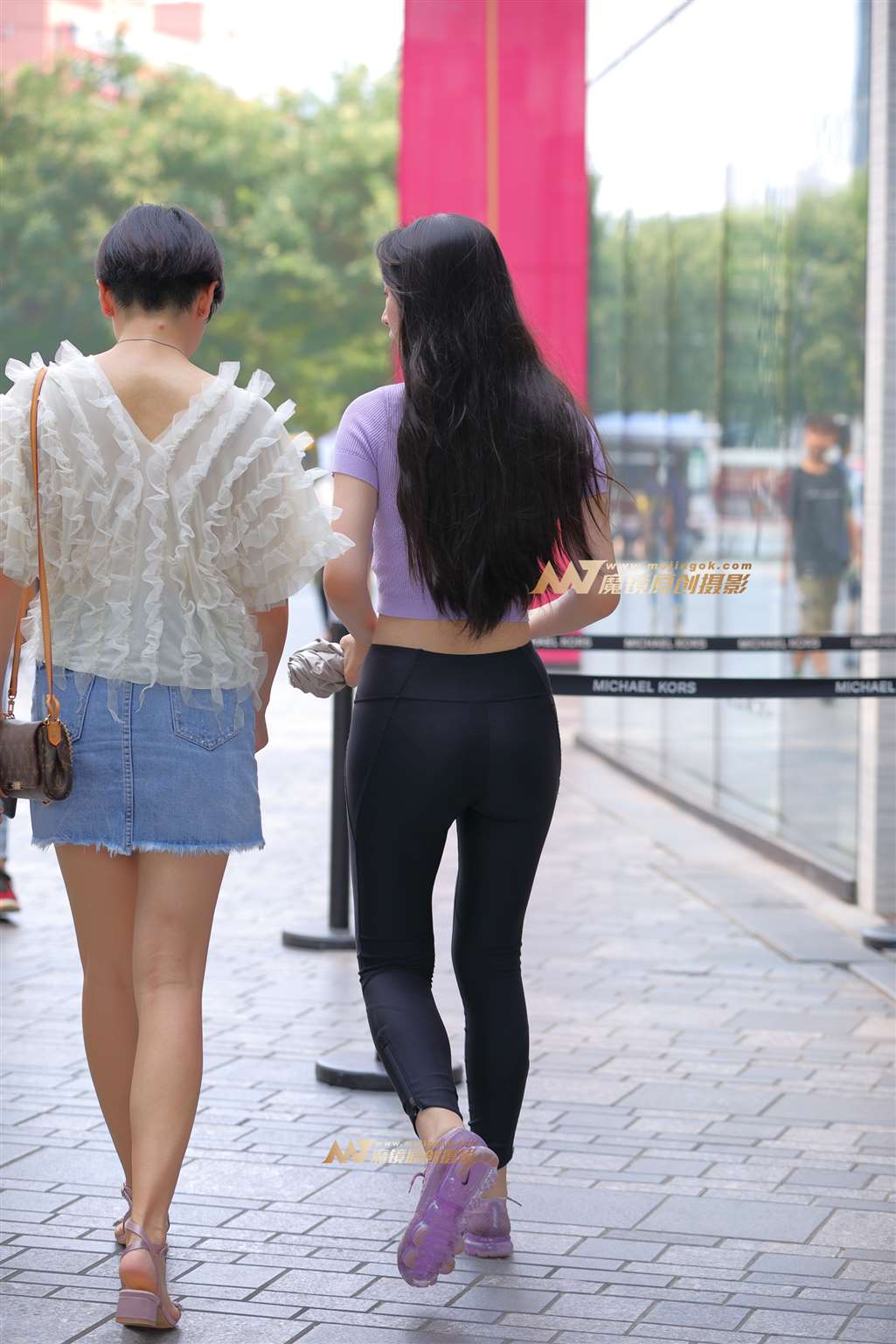 图片[4]-【视觉冲击赛帖】肚腰，紧致健美裤美眉-街拍流行馆