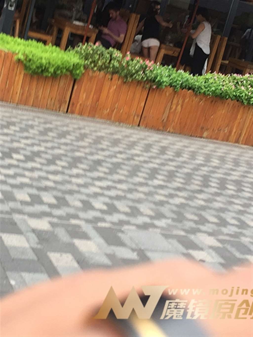 图片[3]-【红石赛帖】性感钩花镂空热裤少妇-街拍流行馆