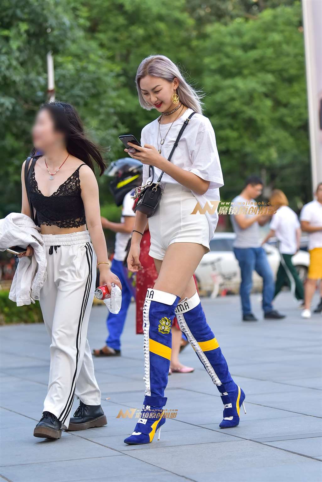 图片[4]-【赛德克赛帖】超高中腰仔裤美女 满屏尽是大长腿-街拍流行馆