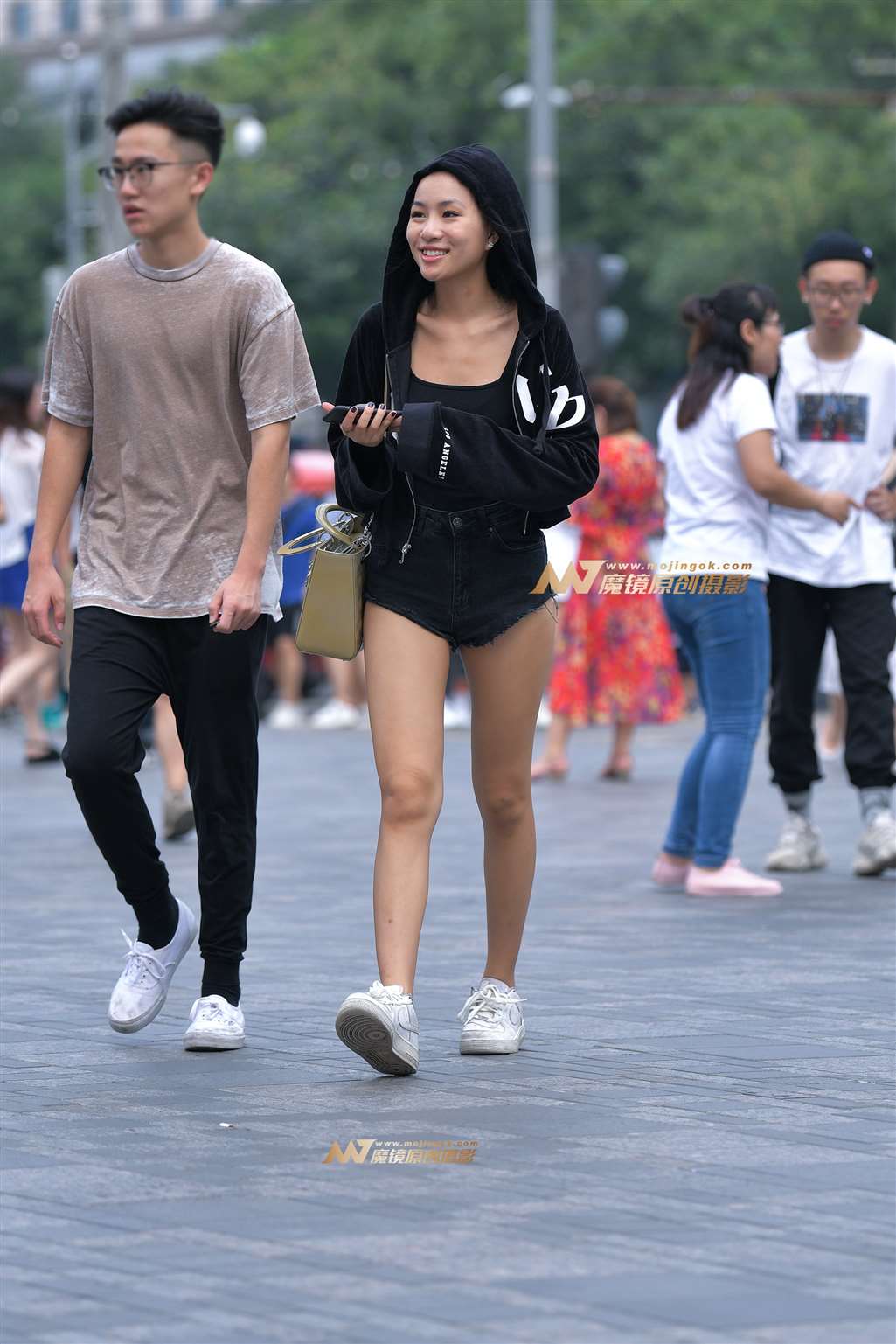 图片[5]-【红石赛帖】热裤美女-街拍流行馆