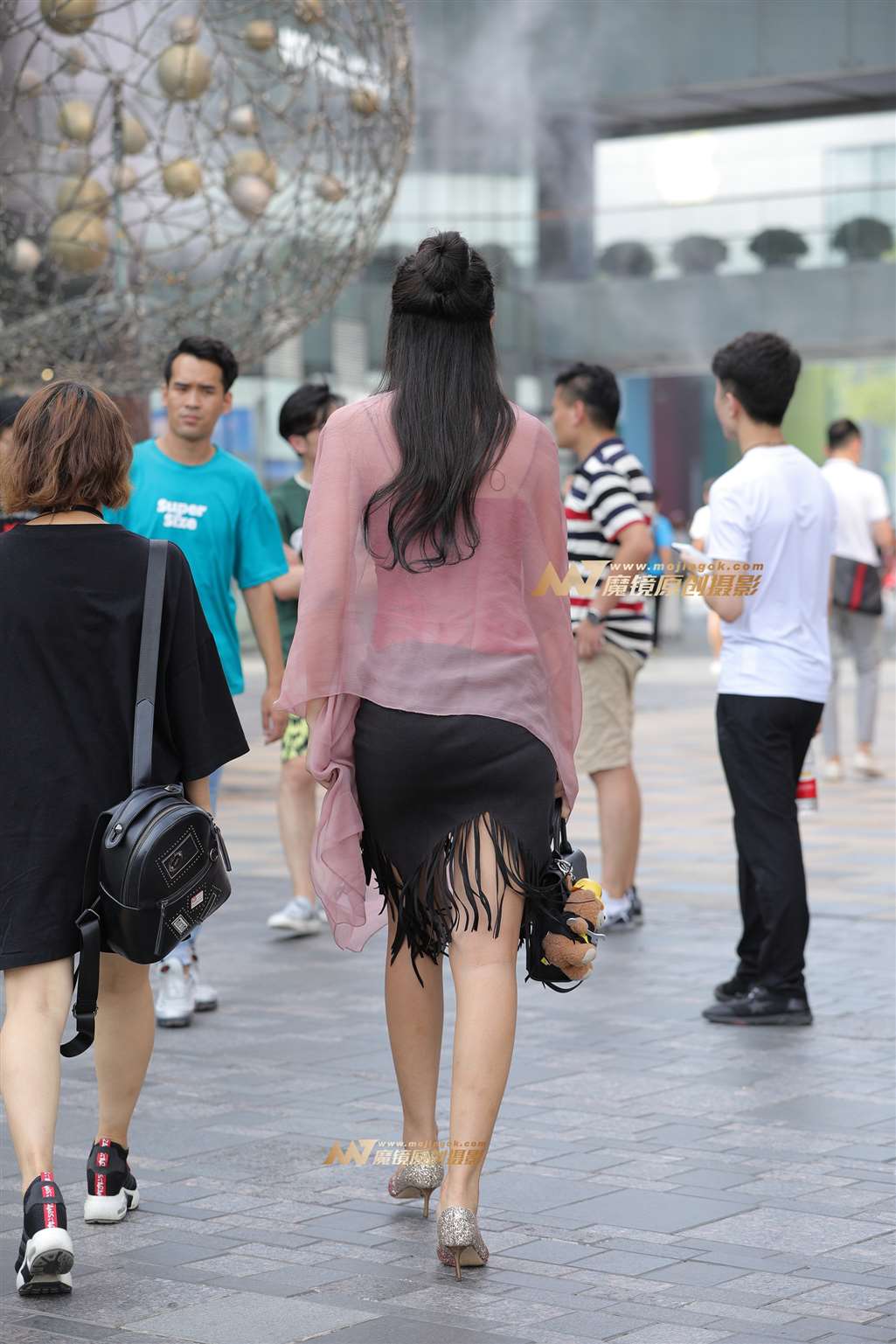 图片[2]-【视觉冲击赛帖】包臀裙，高挑少妇-街拍流行馆