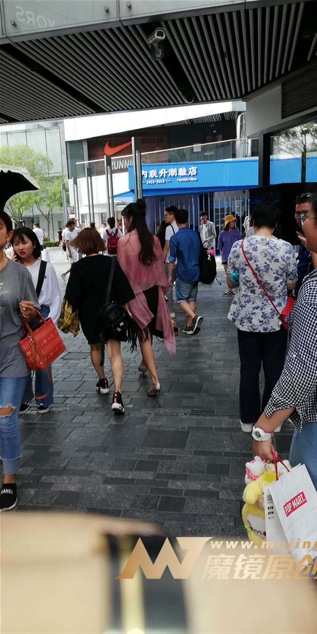 图片[3]-【视觉冲击赛帖】包臀裙，高挑少妇-街拍流行馆