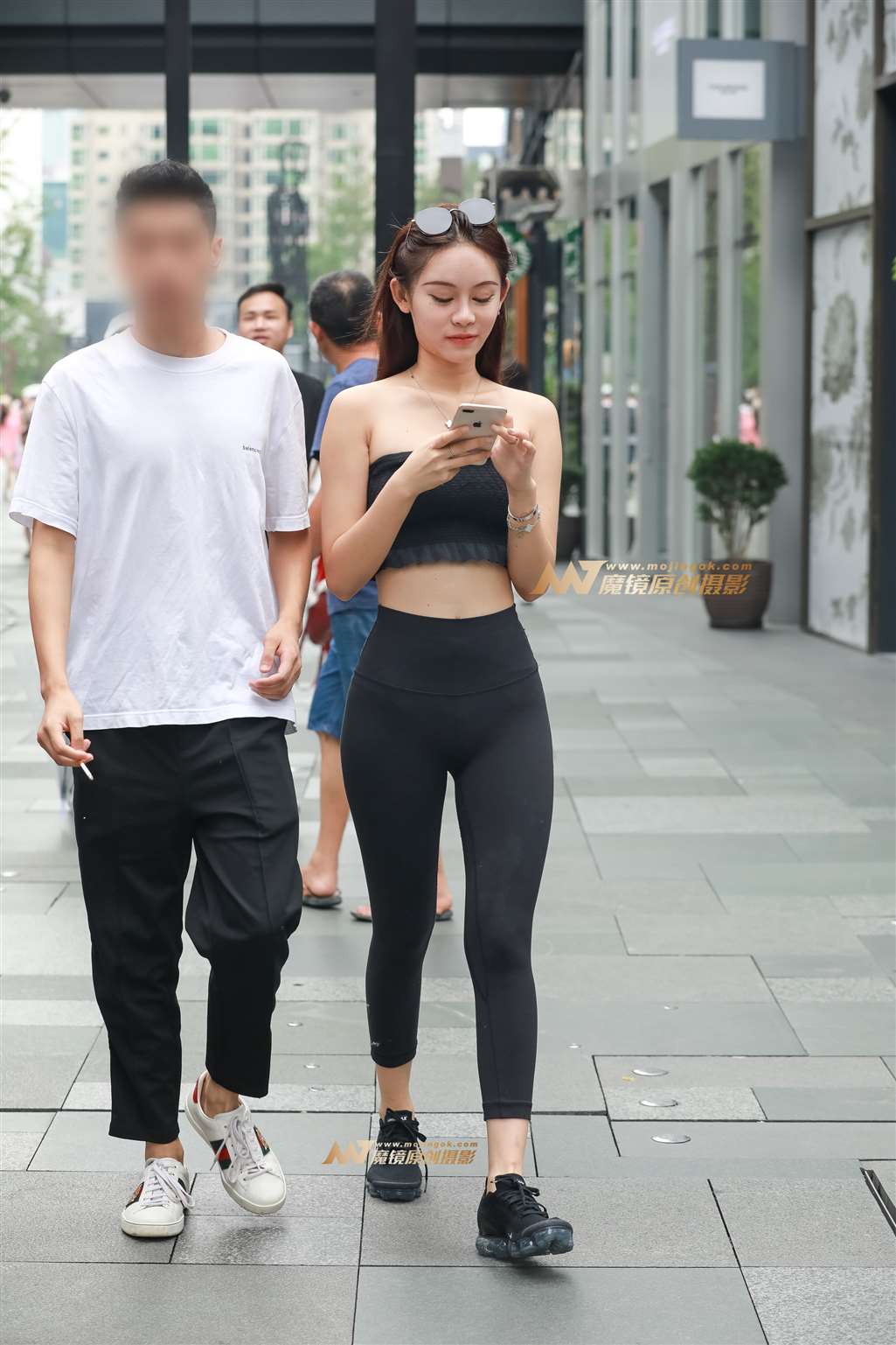 图片[1]-【凯恩赛帖】极品紧身 极品身材-街拍流行馆