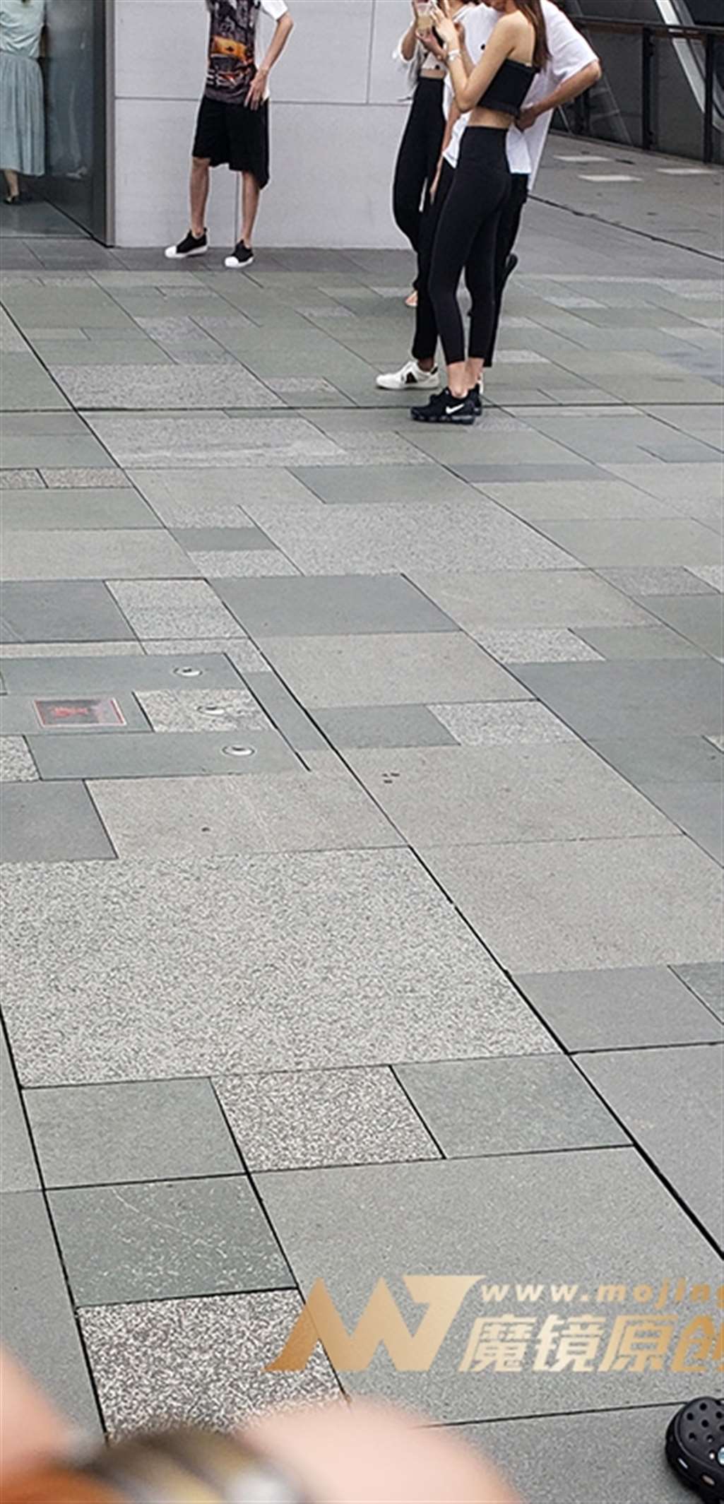 图片[3]-【凯恩赛帖】极品紧身 极品身材-街拍流行馆
