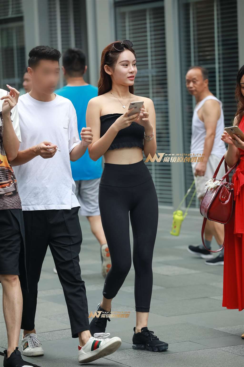 图片[4]-【凯恩赛帖】极品紧身 极品身材-街拍流行馆