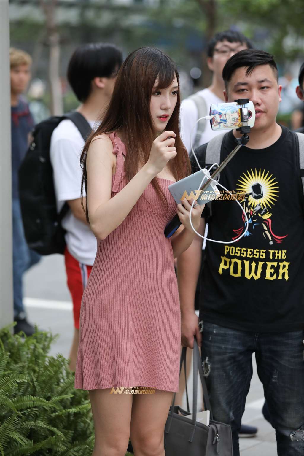 图片[4]-[辉辉赛贴]露背漂亮小美眉-街拍流行馆