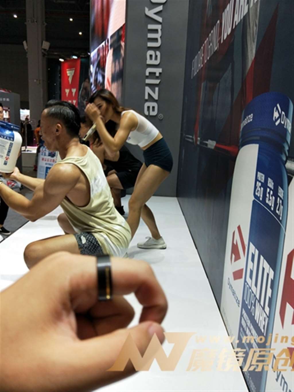 图片[3]-【欧阳幽明赛帖】非常活泼的热裤美女主持-街拍流行馆