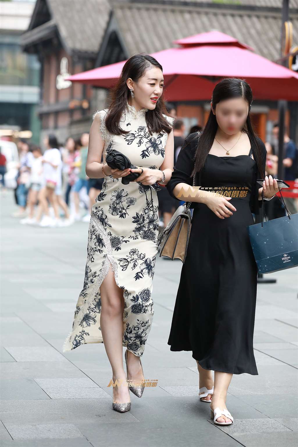 图片[4]-韵味十足的旗袍少妇-街拍流行馆