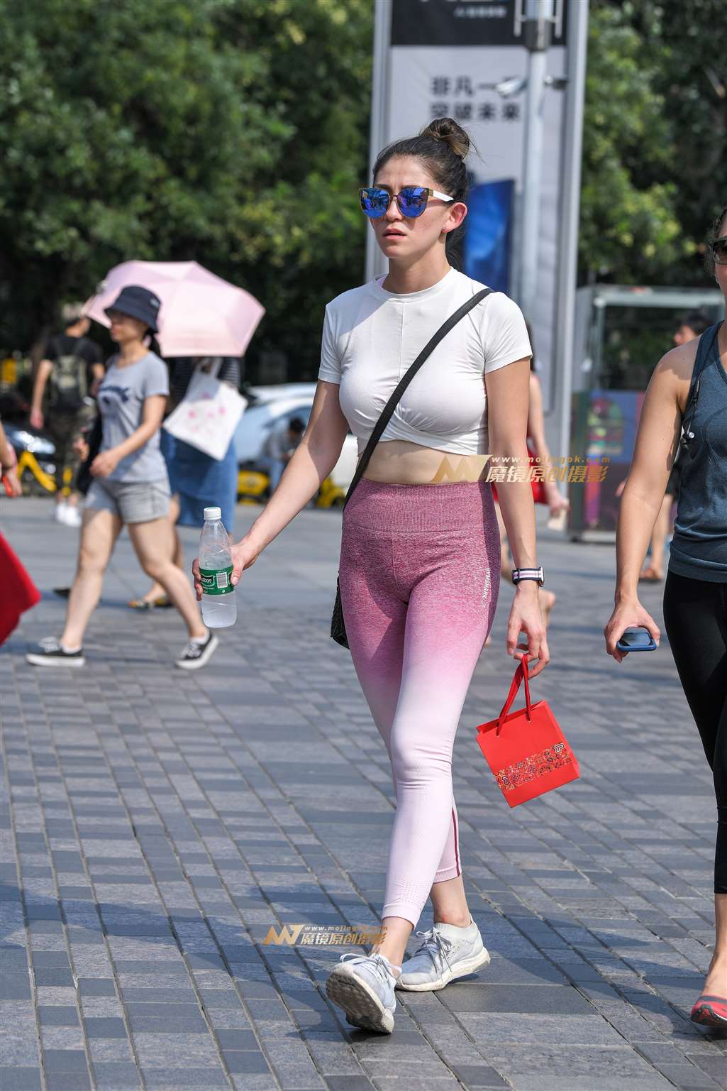 图片[5]-【久久赛帖】渐变瑜伽裤美女-街拍流行馆