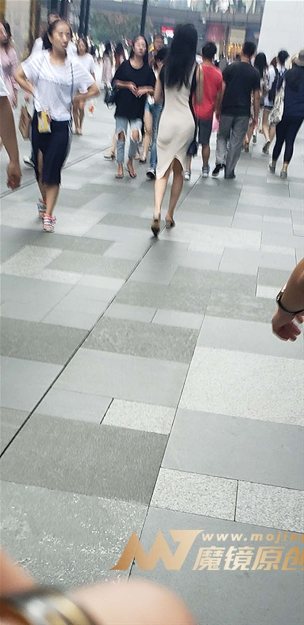图片[3]-【凯恩赛帖】高挑长裙美女-街拍流行馆