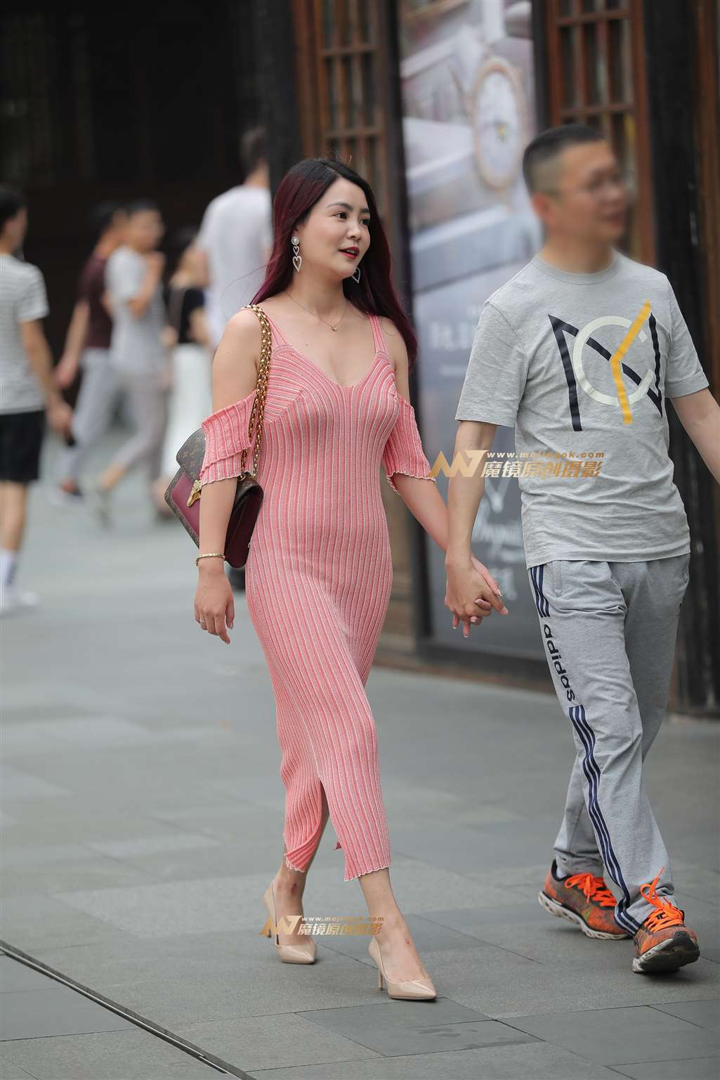 图片[1]-【凯恩赛帖】气质美妇-街拍流行馆